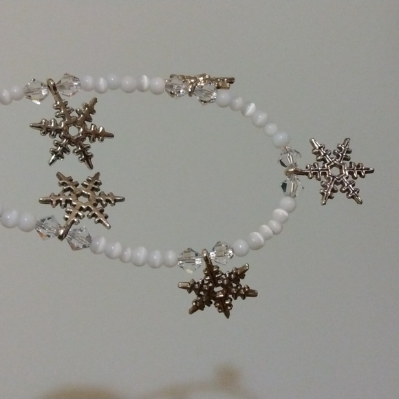 HAND CRAFTED Snowflakes and Ice bracelet - Picture 2 of 4